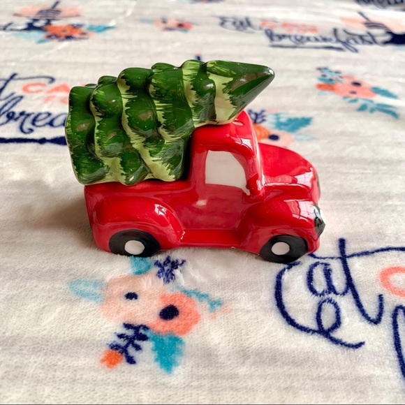 1 LEFT! Xmas Red Truck & Tree Salt & Pepper Shaker - Picture 11 of 11